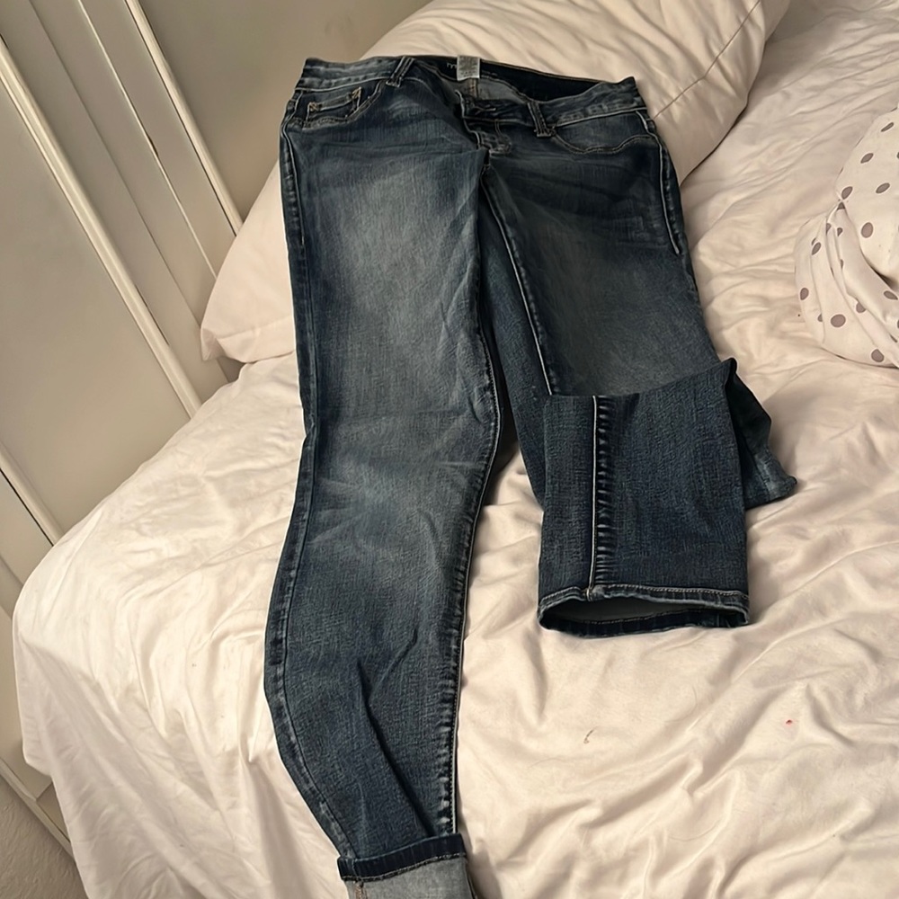 Maurices brand. Skinny jeans size medium regular.